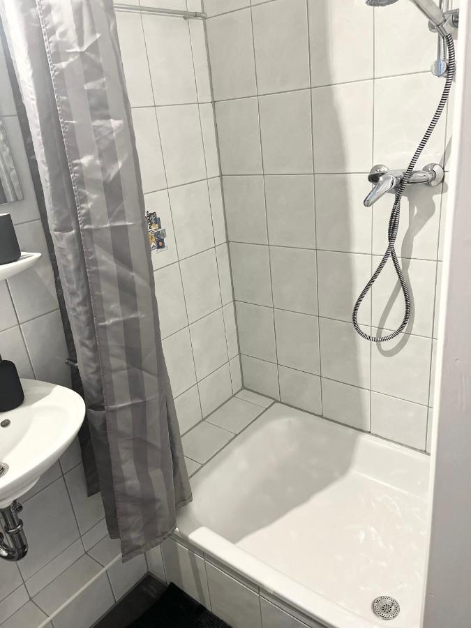 Gemuetliches Zentrales Apartment 2 Min Bis Du Hbf Duisburg Buitenkant foto